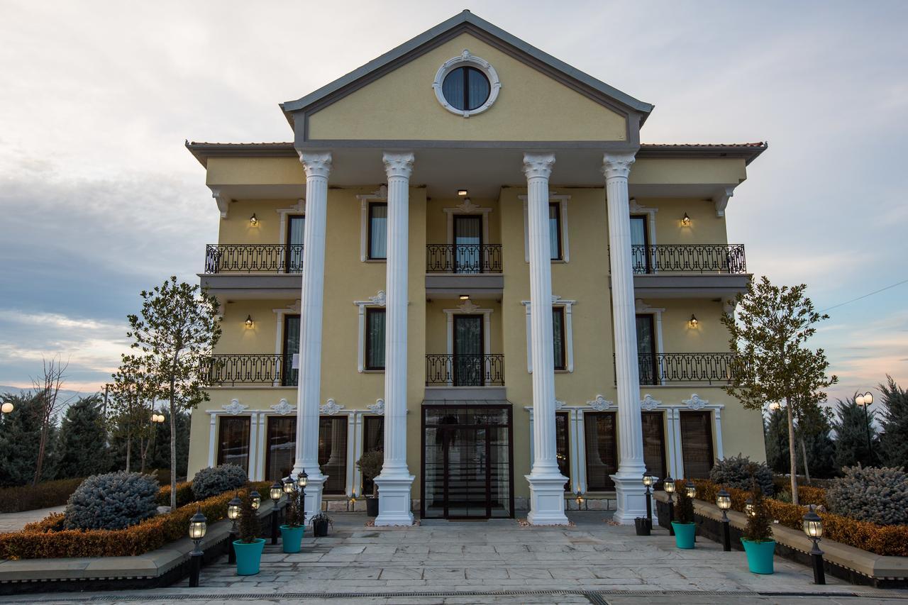 "L'Art De Vivre" Resort Korce Zimmer foto