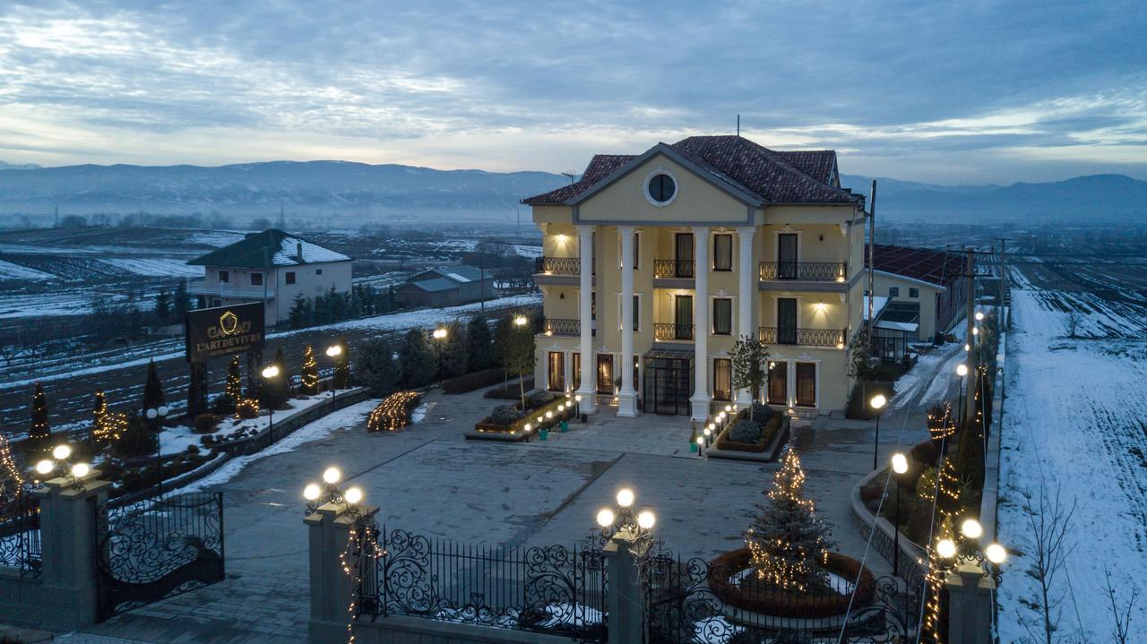"L'Art De Vivre" Resort Korce Zimmer foto