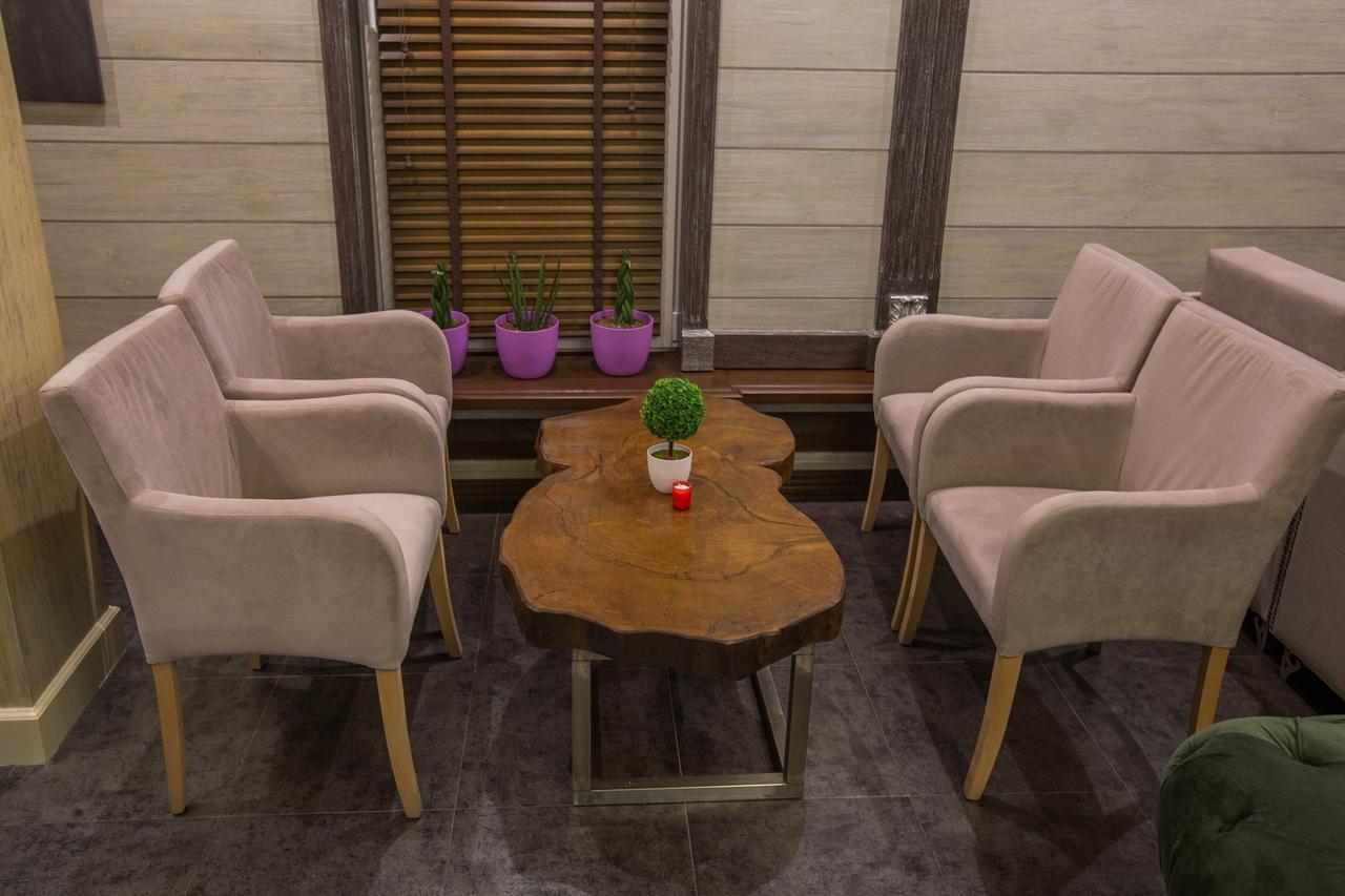 "L'Art De Vivre" Resort Korce Zimmer foto